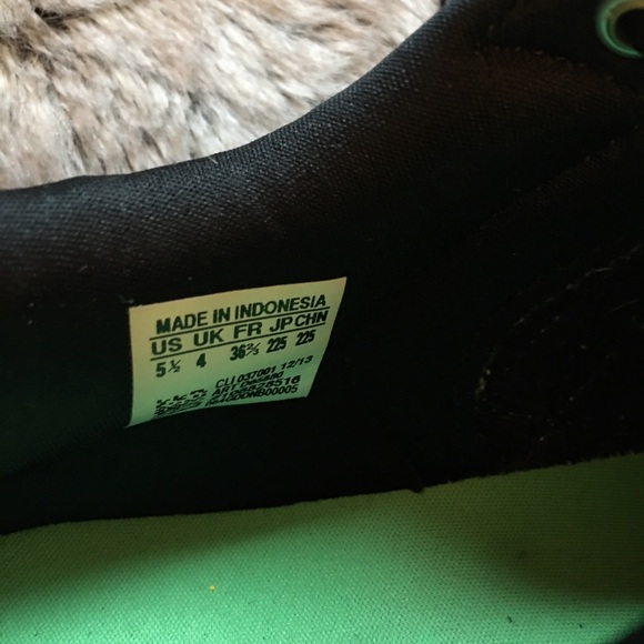 One of a kind Adidas vintage style sneaker - Picture 8 of 8